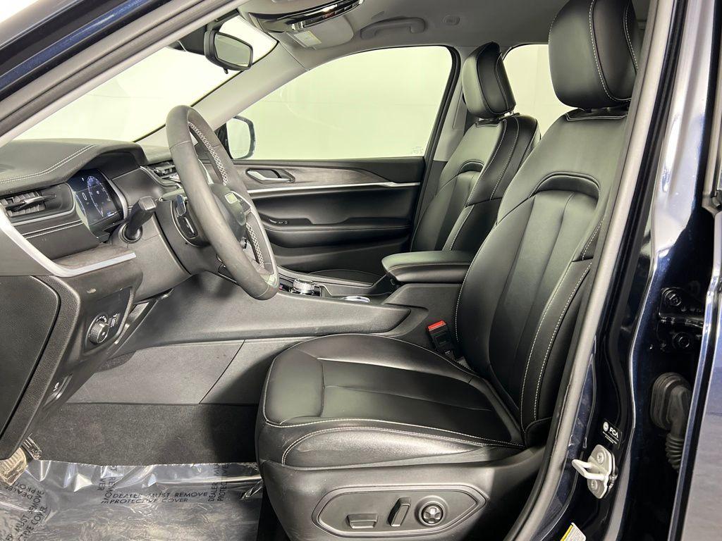 used 2024 Jeep Grand Cherokee car, priced at $34,050