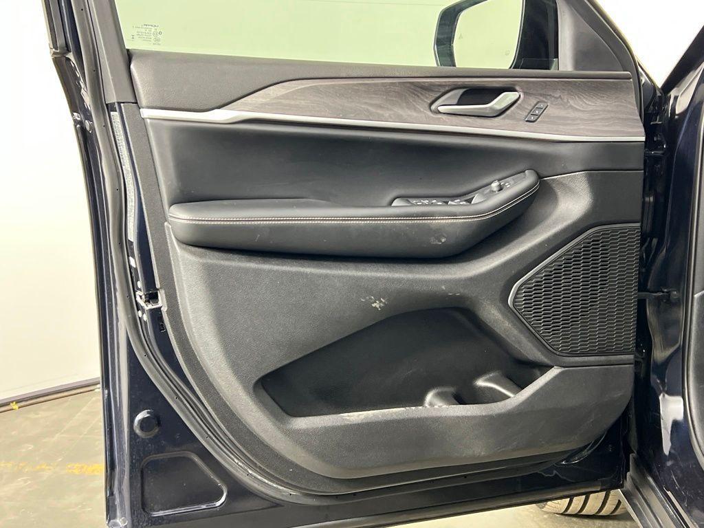 used 2024 Jeep Grand Cherokee car, priced at $34,050