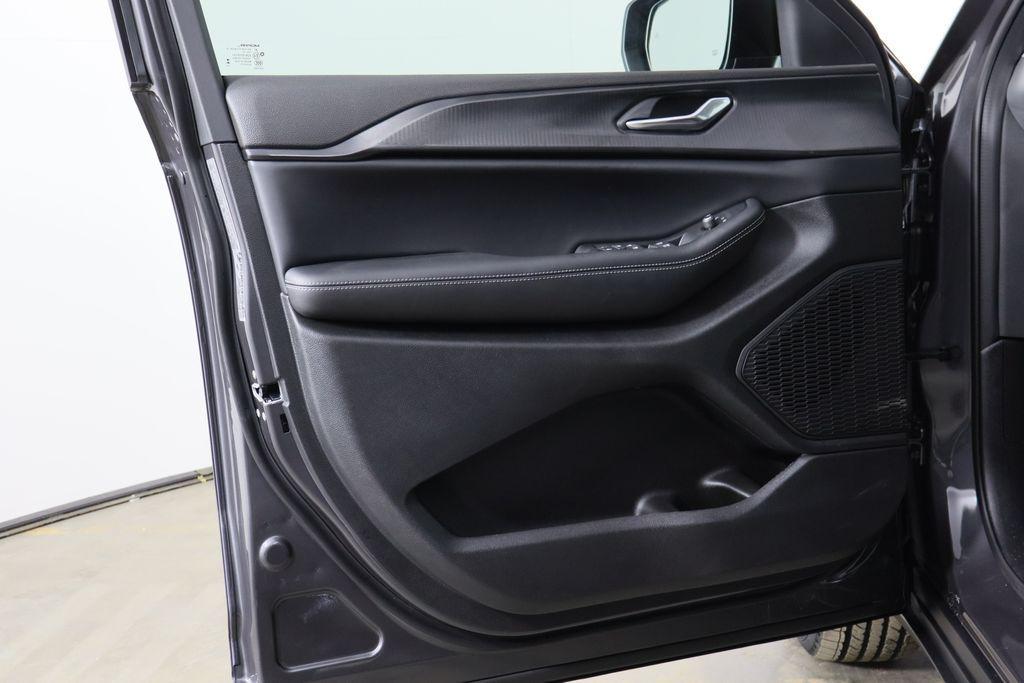 new 2025 Jeep Grand Cherokee car, priced at $32,605