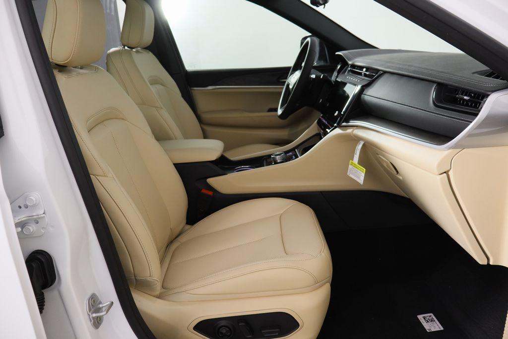 new 2026 Jeep Grand Cherokee car, priced at $48,080