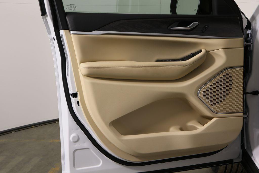 new 2026 Jeep Grand Cherokee car, priced at $48,080