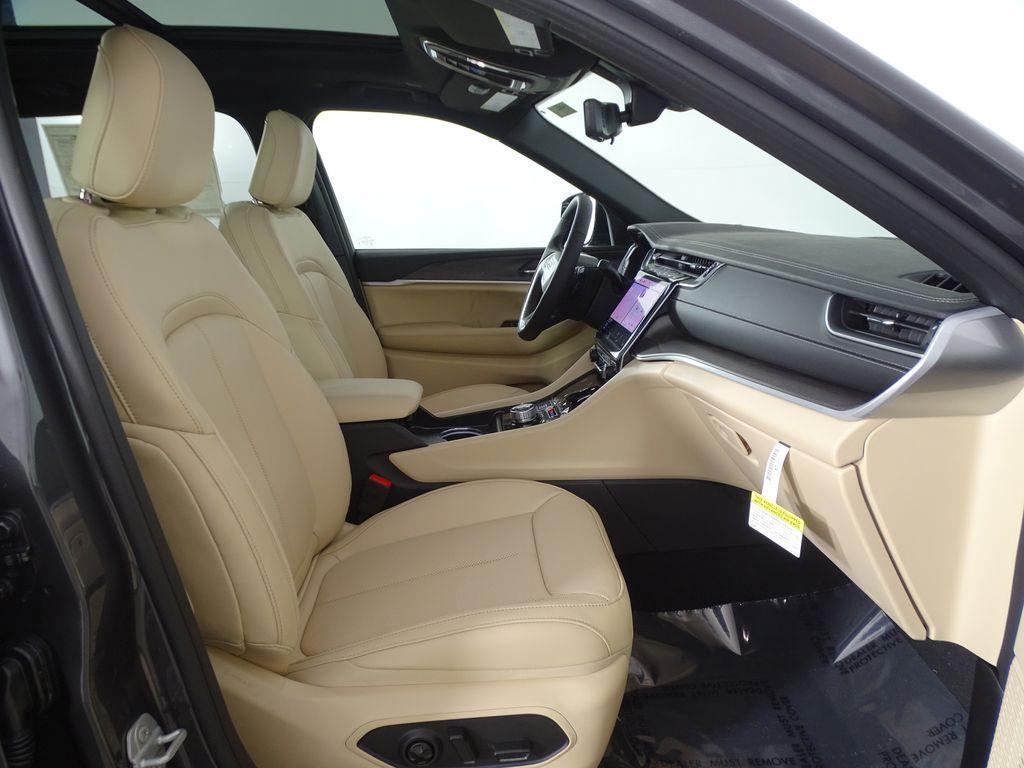 new 2025 Jeep Grand Cherokee L car, priced at $50,173