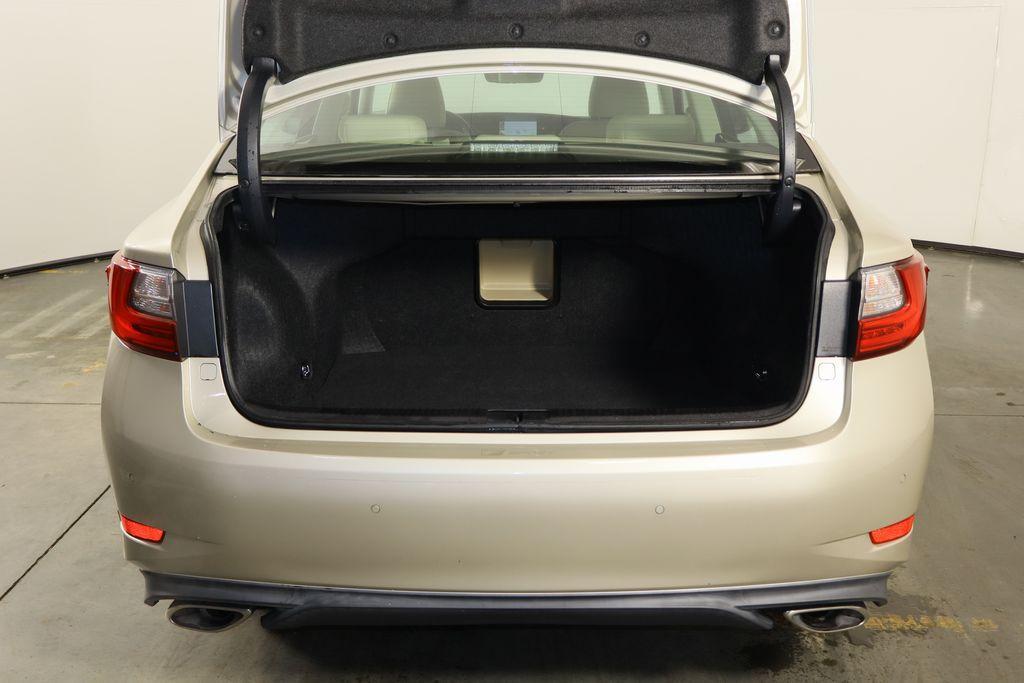 used 2018 Lexus ES 350 car, priced at $26,100