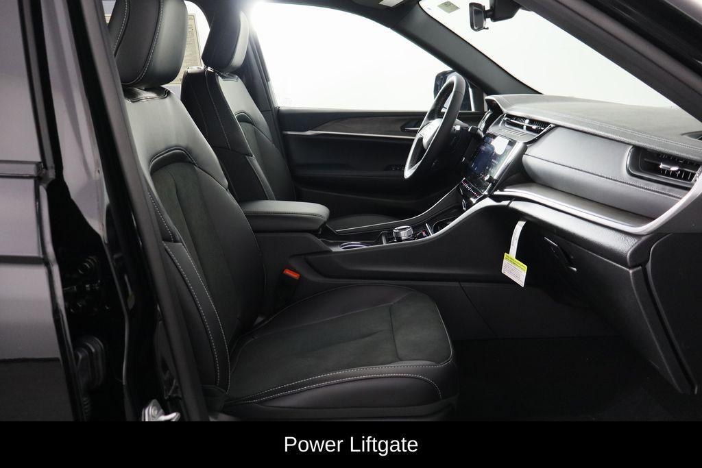 new 2026 Jeep Grand Cherokee car, priced at $42,601