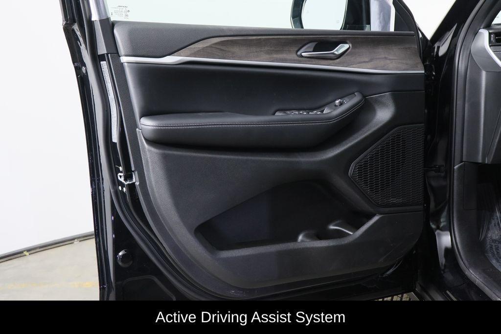 new 2026 Jeep Grand Cherokee car, priced at $42,601