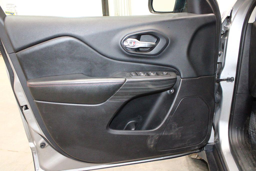 used 2016 Jeep Cherokee car, priced at $10,150