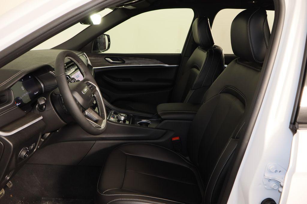 new 2025 Jeep Grand Cherokee car, priced at $38,521