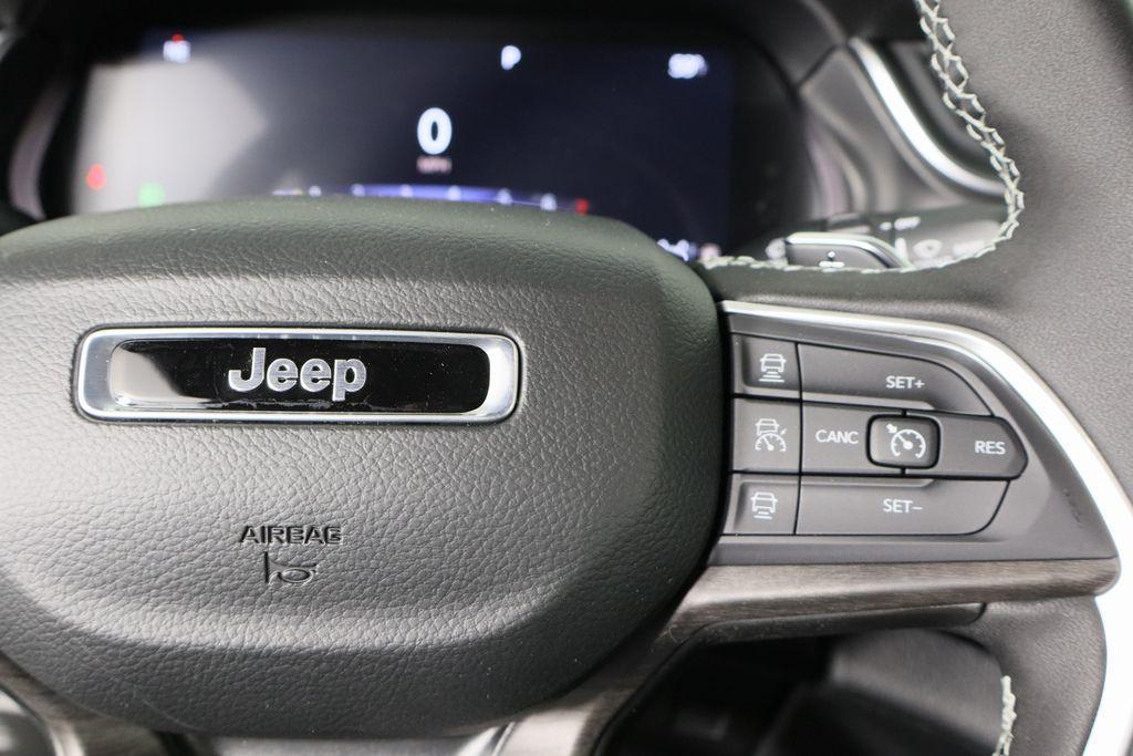 new 2025 Jeep Grand Cherokee car, priced at $38,521