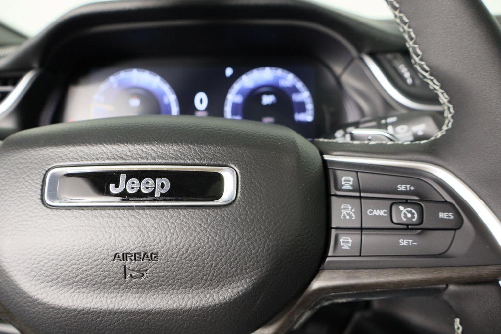 new 2025 Jeep Grand Cherokee car, priced at $42,219