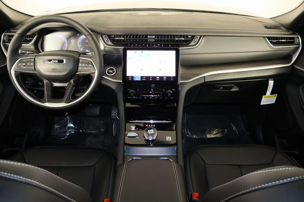 new 2025 Jeep Grand Cherokee car, priced at $42,219