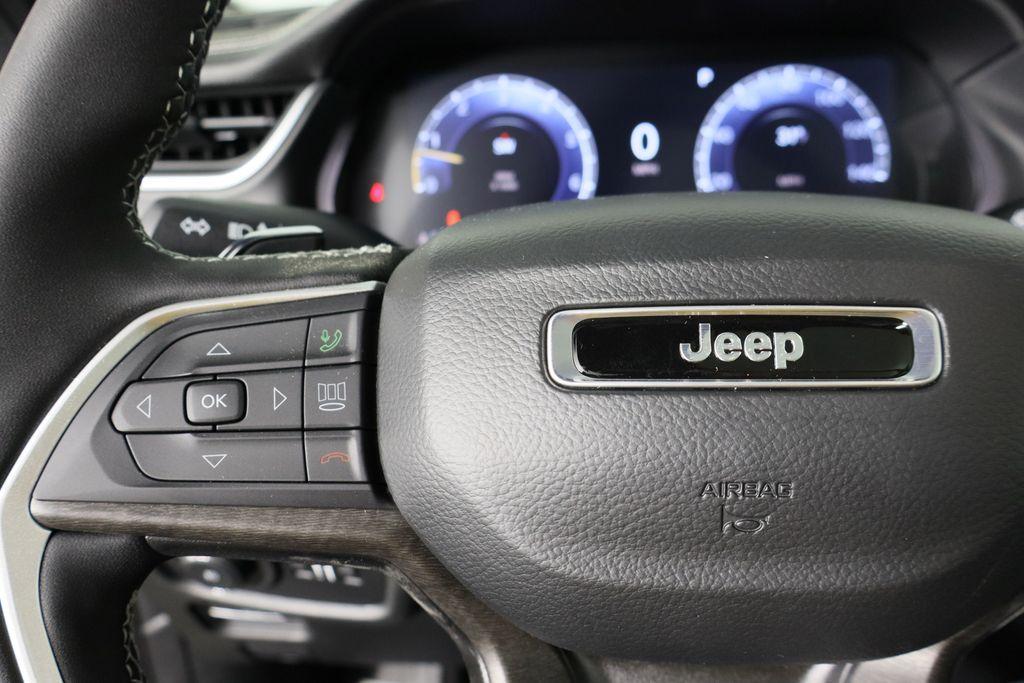new 2025 Jeep Grand Cherokee car, priced at $42,219