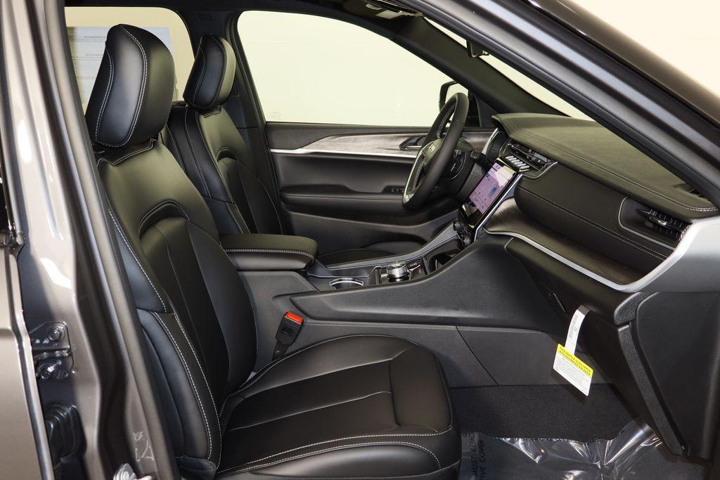 new 2025 Jeep Grand Cherokee car, priced at $42,219