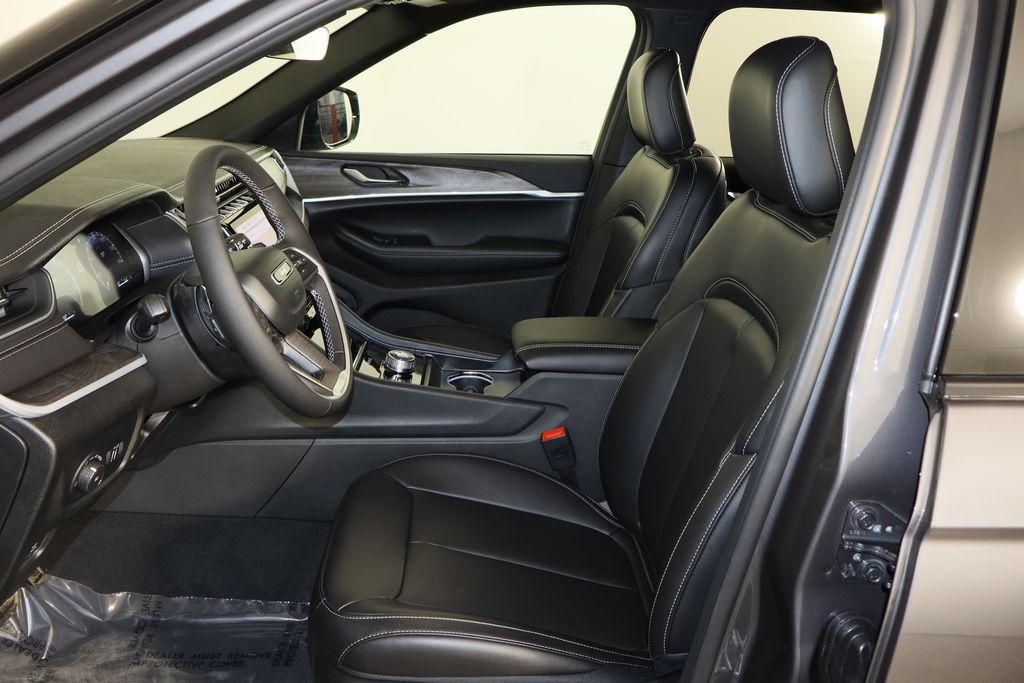 new 2025 Jeep Grand Cherokee car, priced at $42,219