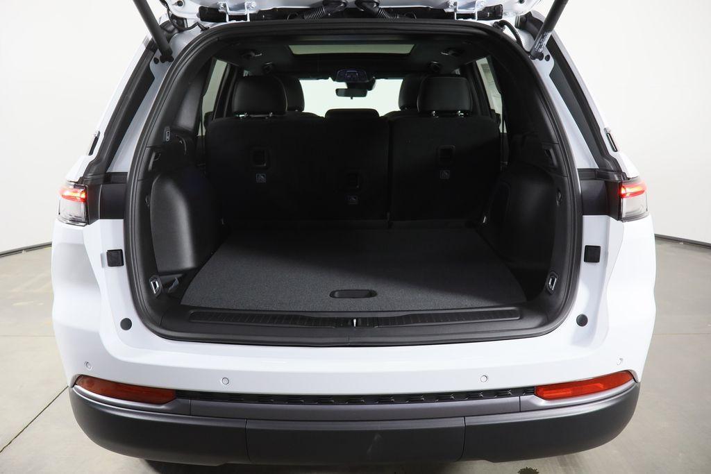 new 2026 Jeep Grand Cherokee car, priced at $46,347