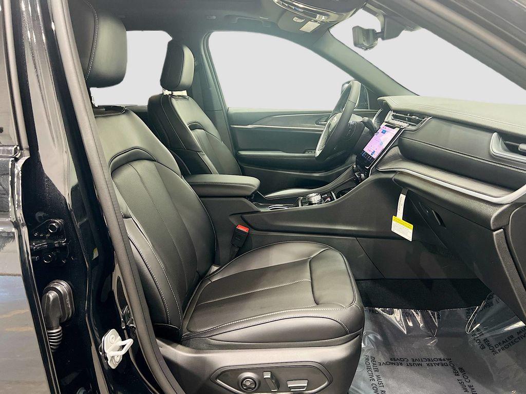 new 2025 Jeep Grand Cherokee car, priced at $45,371