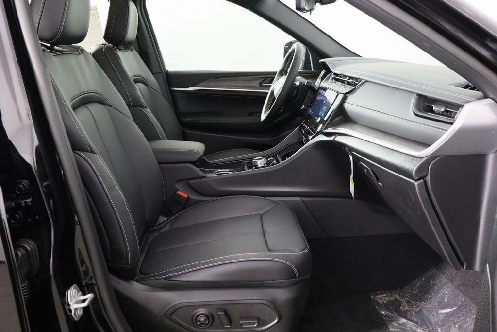 new 2026 Jeep Grand Cherokee car, priced at $52,162