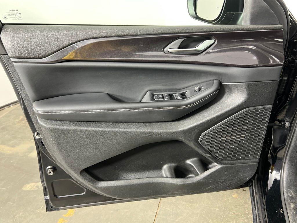 used 2023 Jeep Grand Cherokee car, priced at $26,400