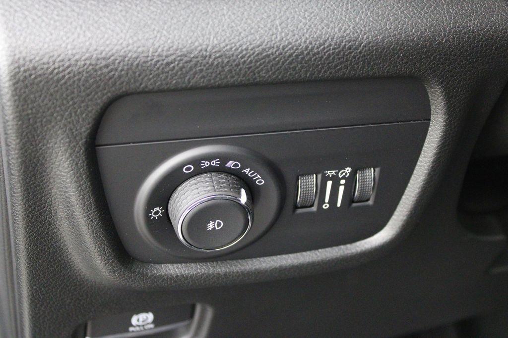 new 2025 Jeep Grand Cherokee car, priced at $42,229