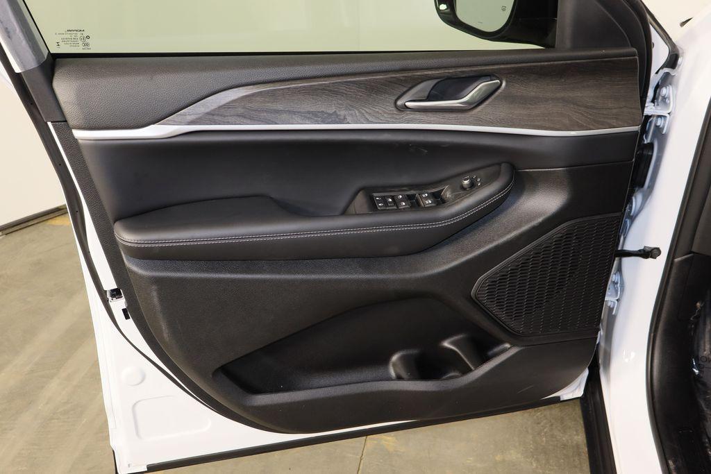 new 2026 Jeep Grand Cherokee car, priced at $44,064