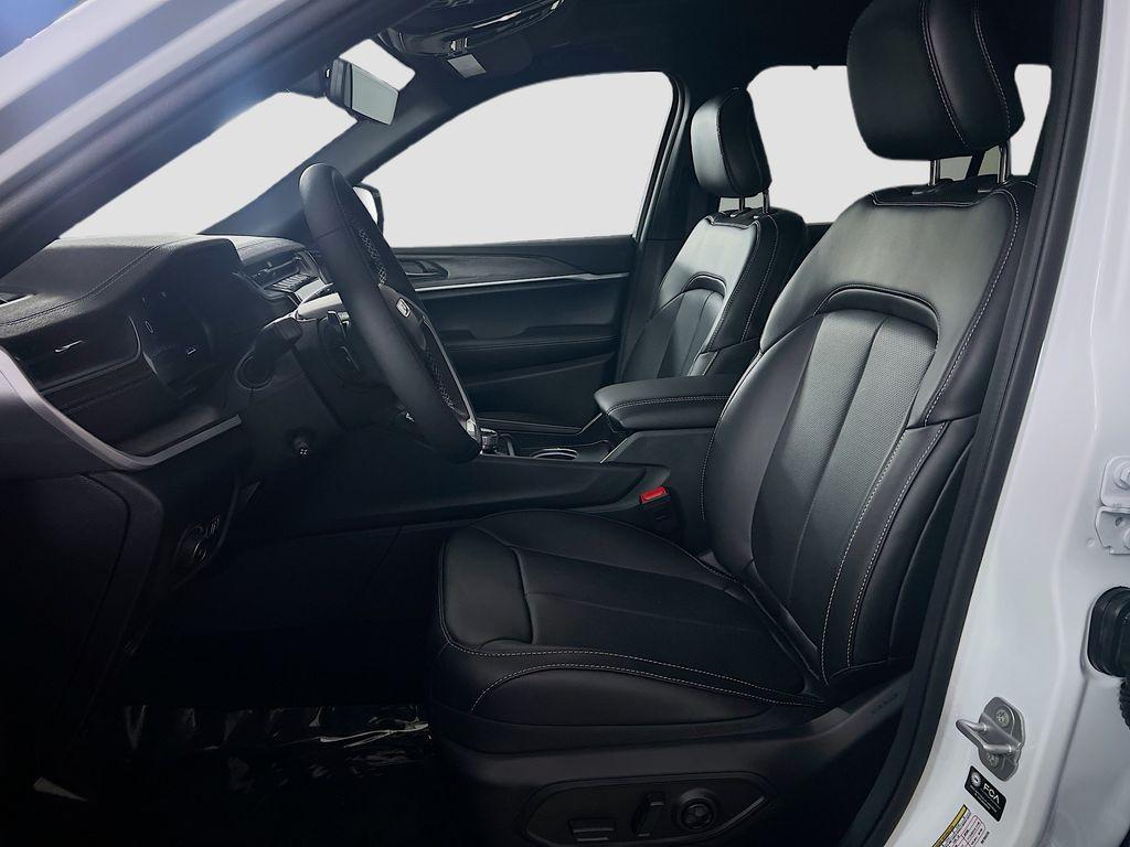 new 2025 Jeep Grand Cherokee L car, priced at $49,637