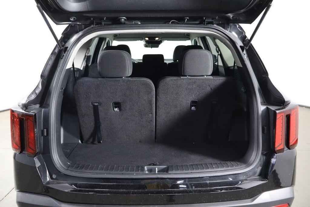 used 2025 Kia Sorento car, priced at $27,497