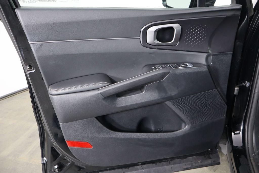 used 2025 Kia Sorento car, priced at $27,497