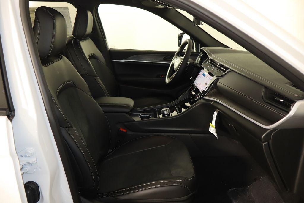 new 2026 Jeep Grand Cherokee car, priced at $42,065