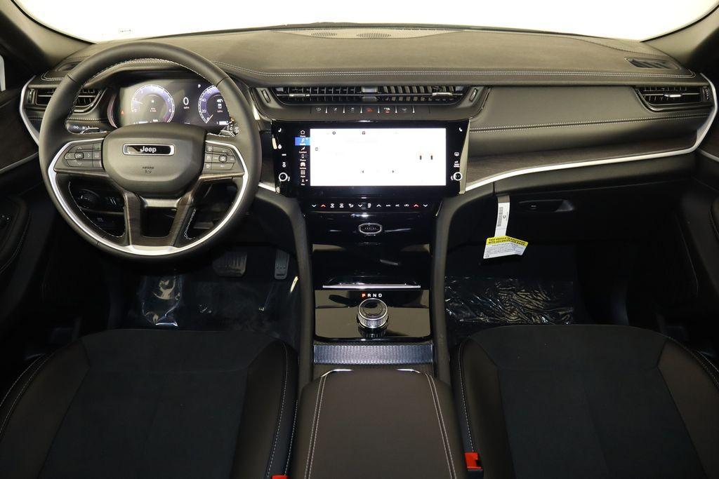 new 2026 Jeep Grand Cherokee car, priced at $42,065