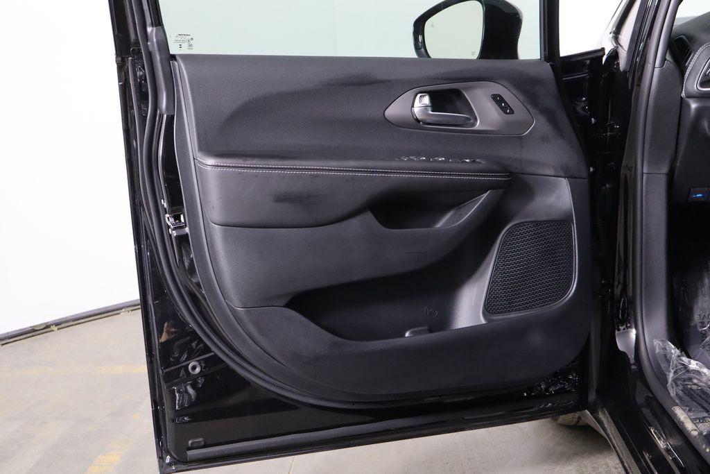 new 2027 Chrysler Pacifica car, priced at $46,460