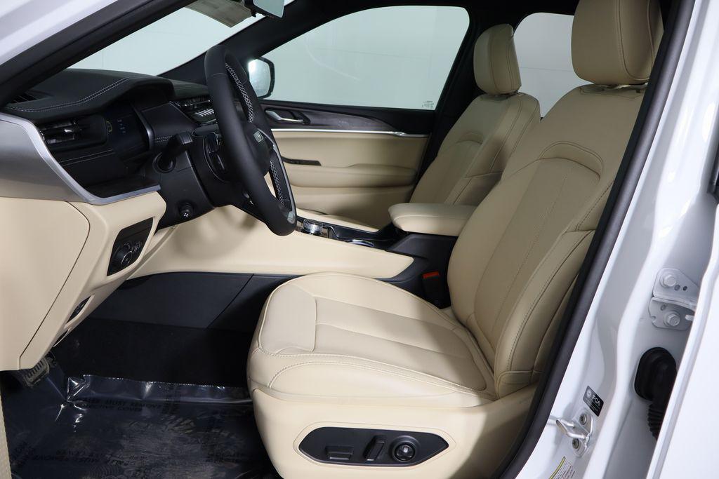 new 2026 Jeep Grand Cherokee car, priced at $37,918