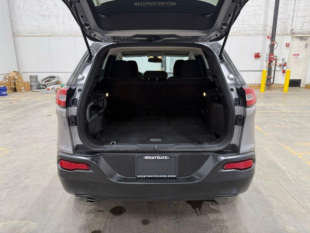 used 2015 Jeep Cherokee car, priced at $9,000