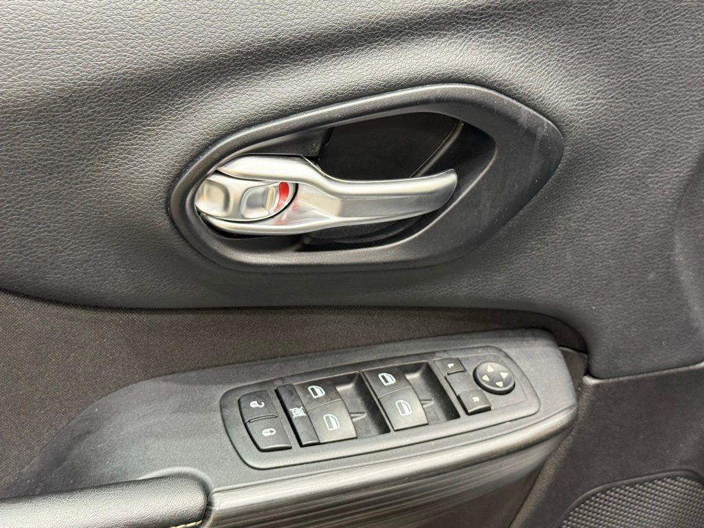 used 2015 Jeep Cherokee car, priced at $9,000