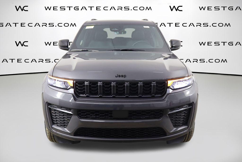 new 2026 Jeep Grand Cherokee car, priced at $42,601