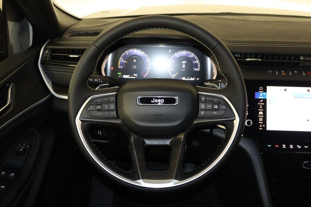 new 2026 Jeep Grand Cherokee car, priced at $42,601