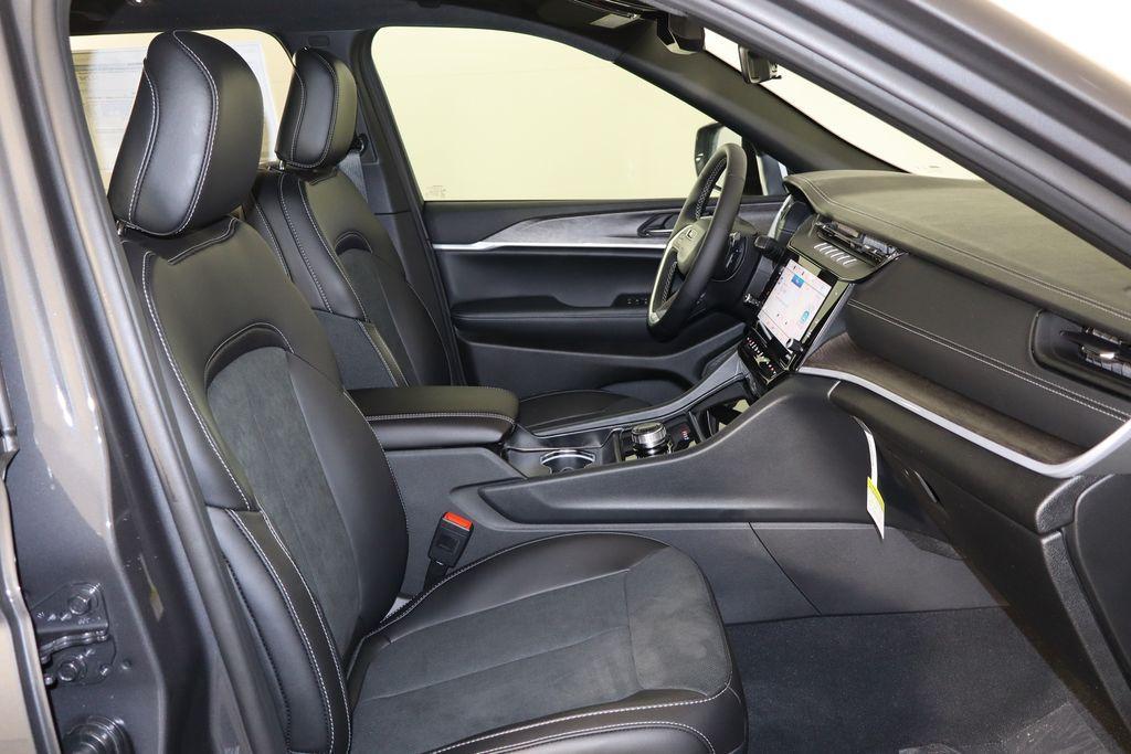 new 2026 Jeep Grand Cherokee car, priced at $42,601