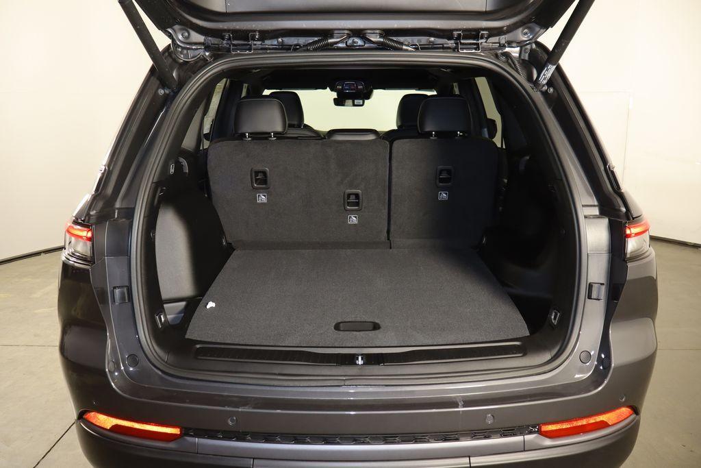 new 2026 Jeep Grand Cherokee car, priced at $42,601