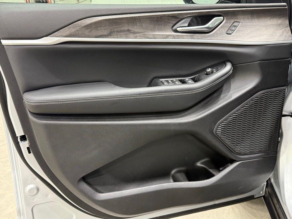 new 2025 Jeep Grand Cherokee car, priced at $39,457