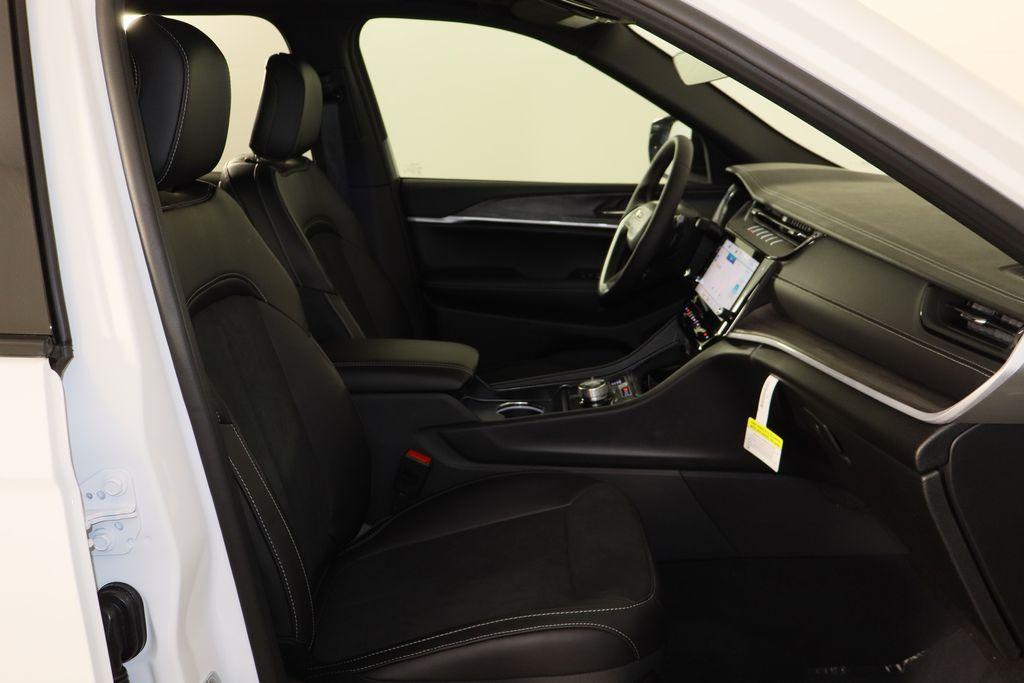 new 2026 Jeep Grand Cherokee car, priced at $44,064