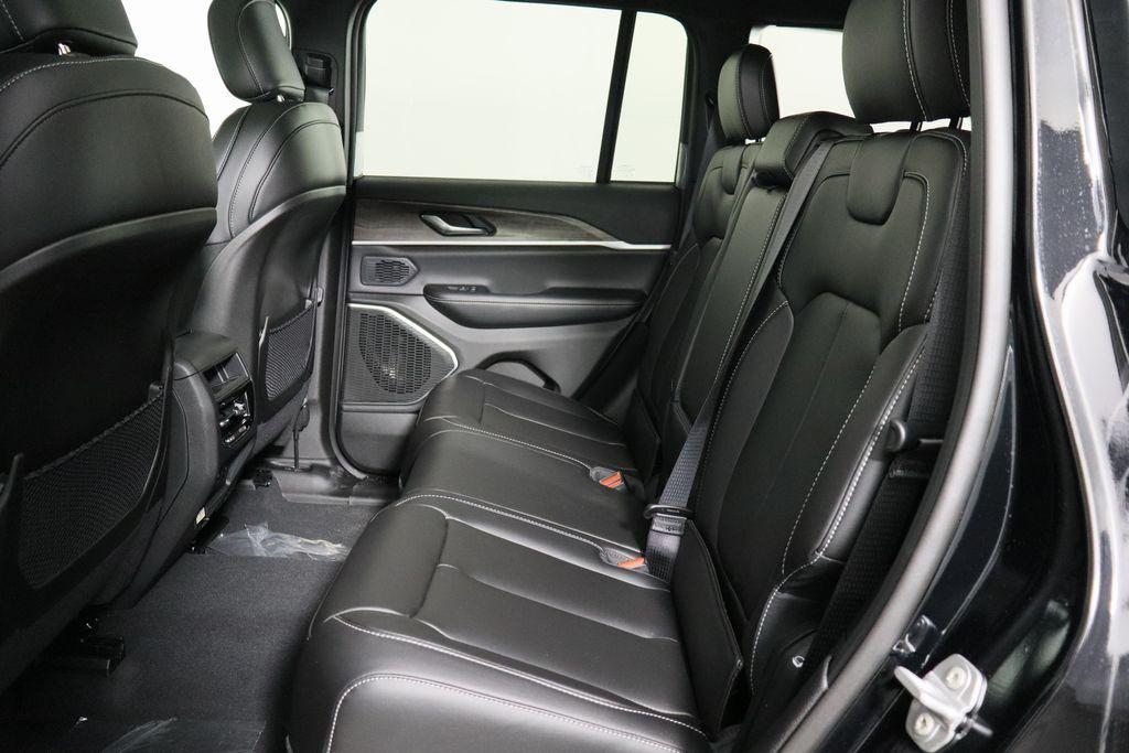 new 2026 Jeep Grand Cherokee car, priced at $47,294