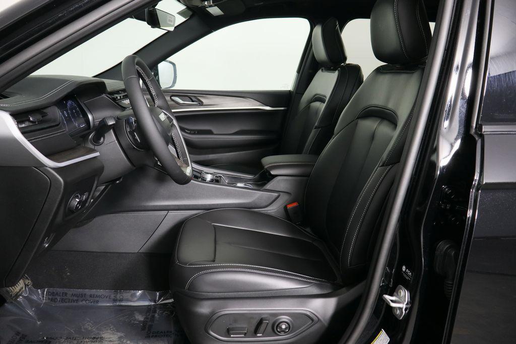 new 2026 Jeep Grand Cherokee car, priced at $47,294