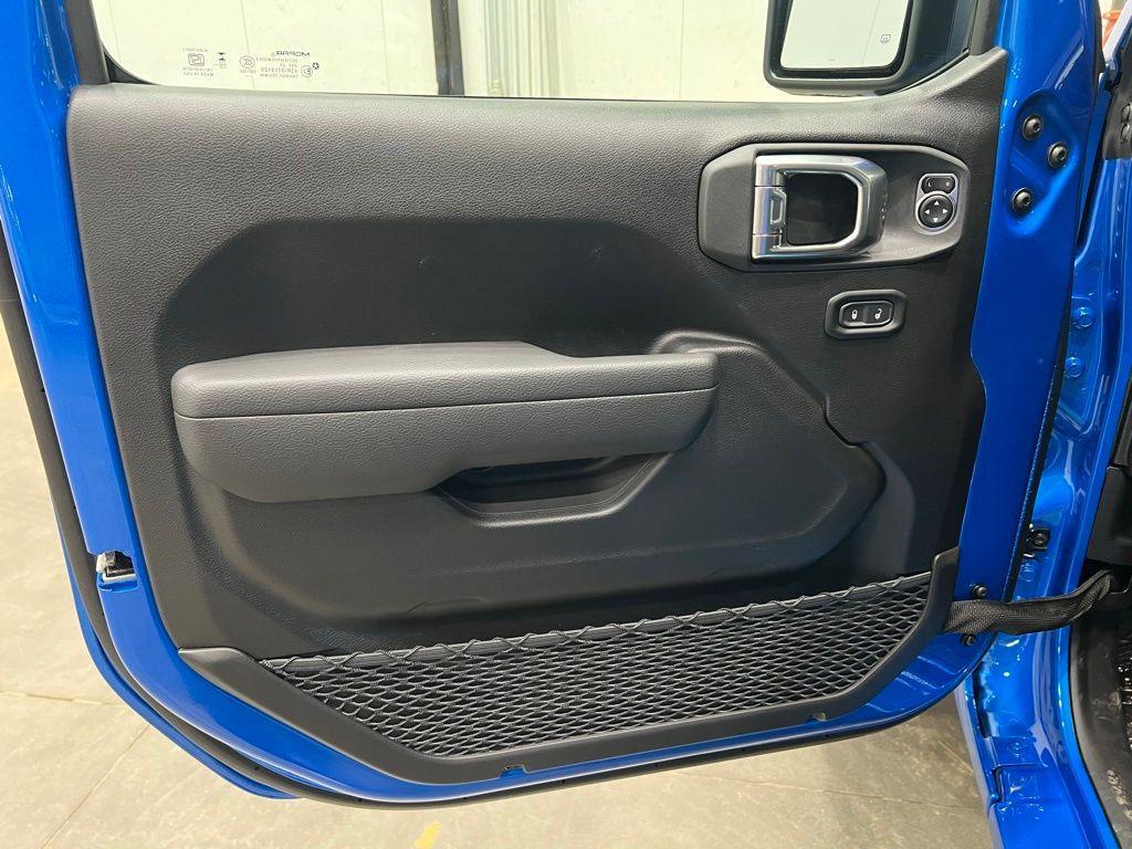 new 2026 Jeep Gladiator car, priced at $43,013