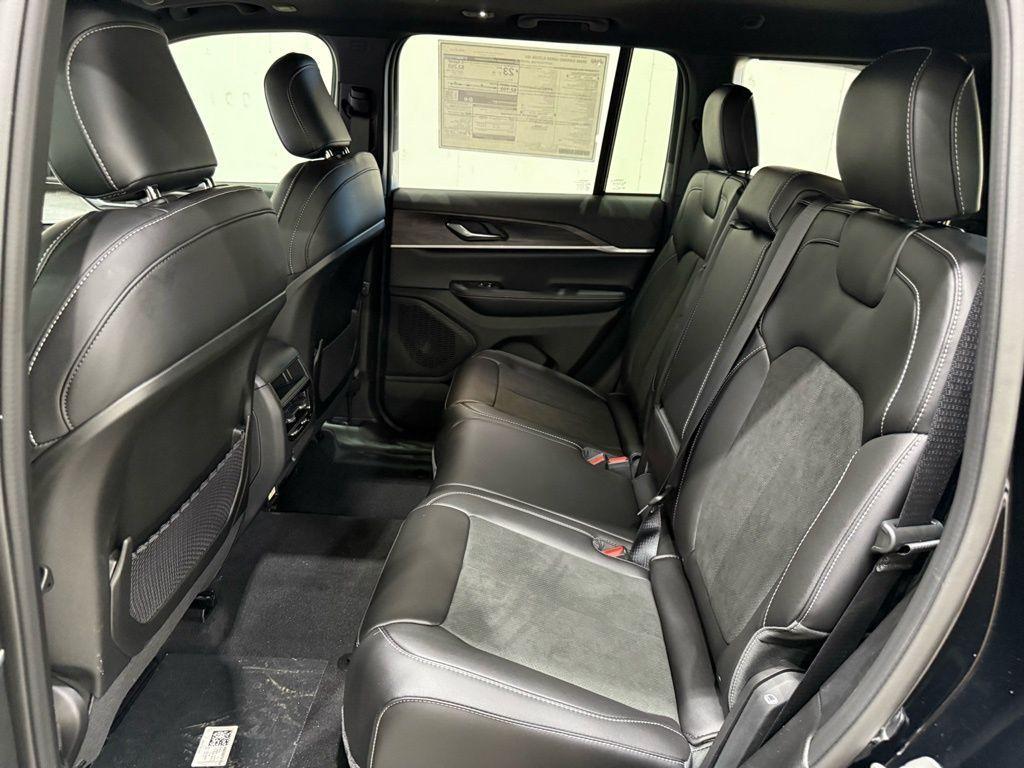 new 2026 Jeep Grand Cherokee car, priced at $44,600