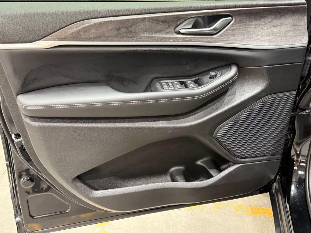 new 2026 Jeep Grand Cherokee car, priced at $44,600