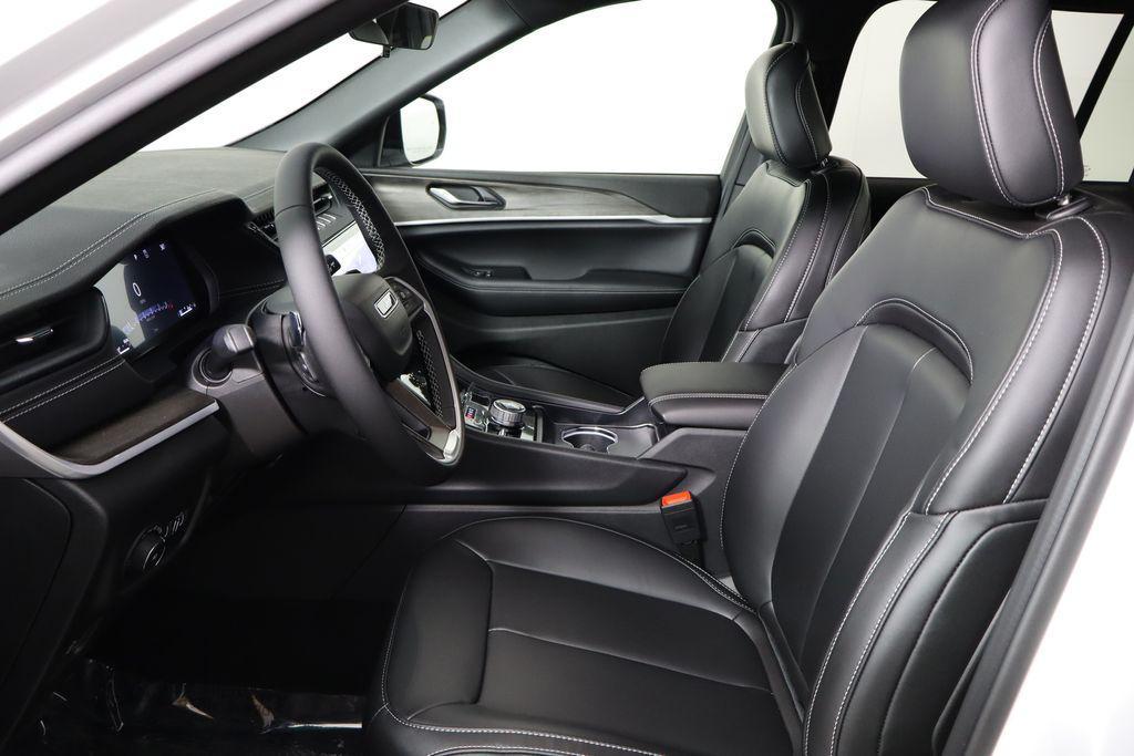new 2026 Jeep Grand Cherokee car, priced at $40,254
