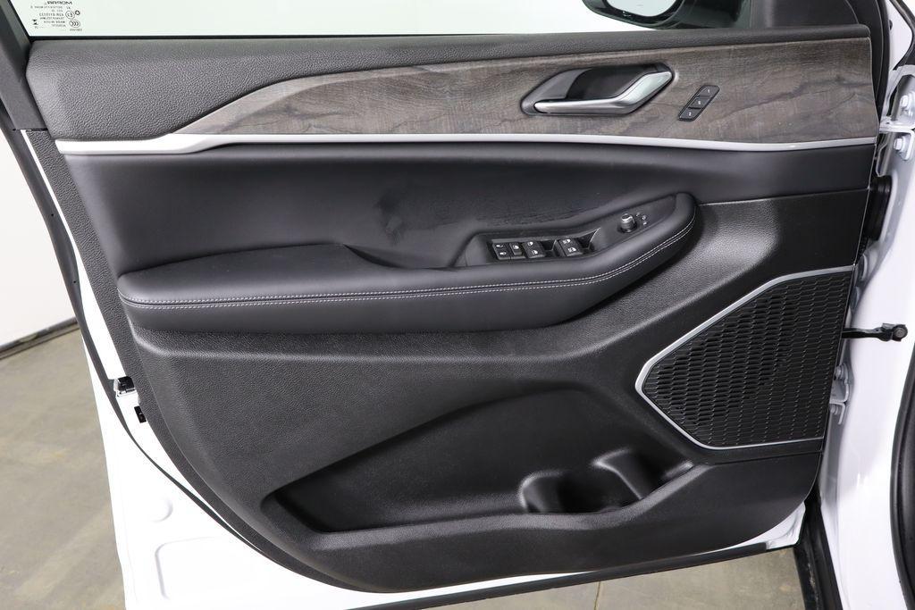 new 2026 Jeep Grand Cherokee car, priced at $40,254