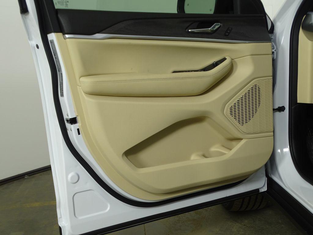 new 2025 Jeep Grand Cherokee L car, priced at $49,637