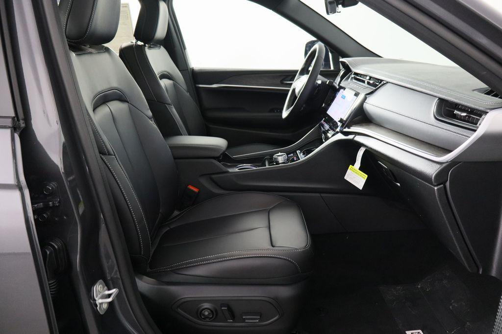 new 2026 Jeep Grand Cherokee car, priced at $47,294