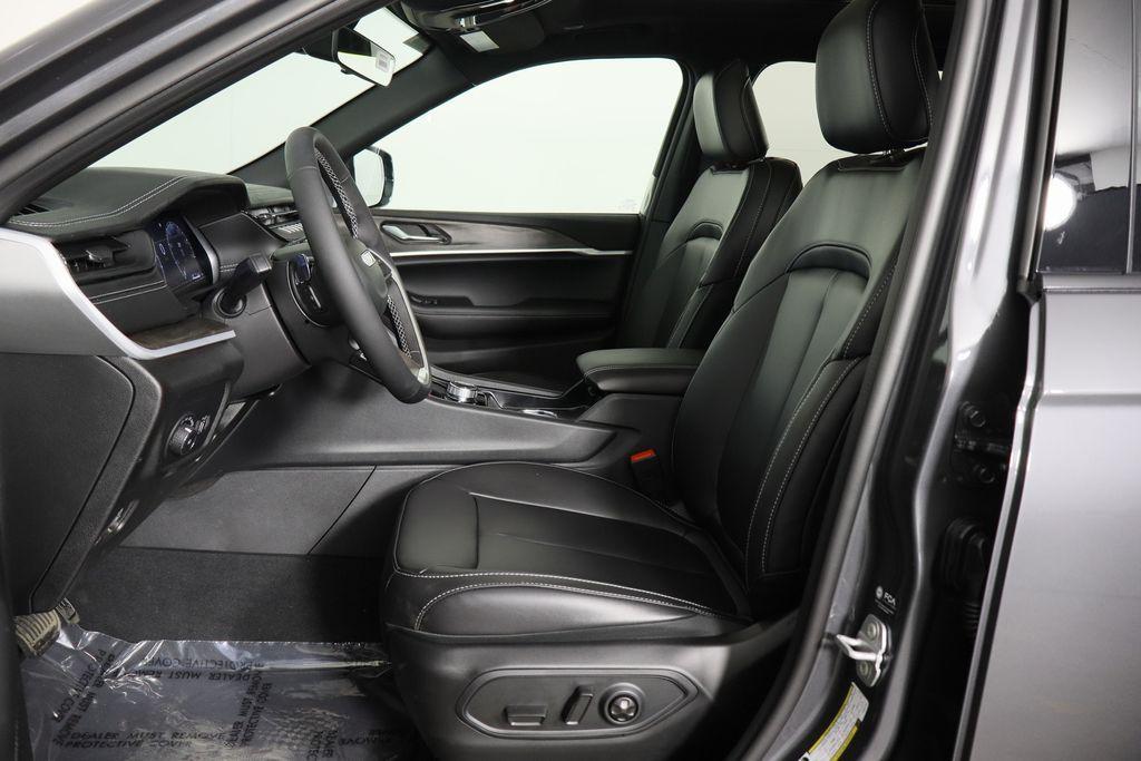 new 2026 Jeep Grand Cherokee car, priced at $47,294