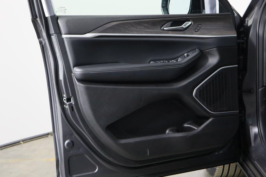 new 2026 Jeep Grand Cherokee car, priced at $47,294