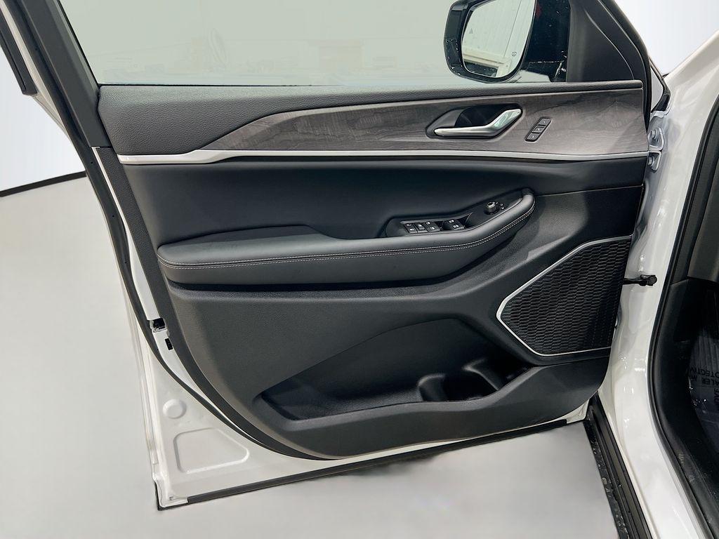 new 2025 Jeep Grand Cherokee L car, priced at $48,692